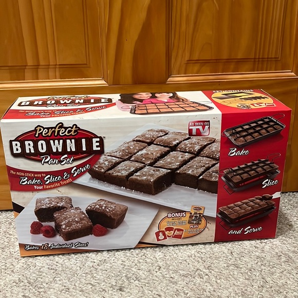 Perfect Brownie Pan Set - Picture 1 of 2